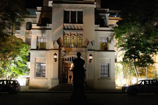 Estudantes lançam cartilha da FMUSP com análises e dicas de redação