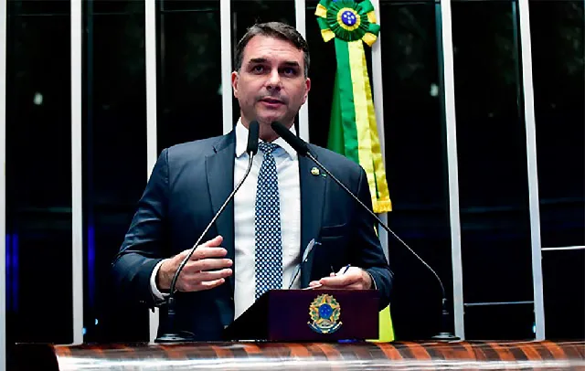 Flávio Bolsonaro lidera Lula por 5 pontos em São Paulo, aponta pesquisa