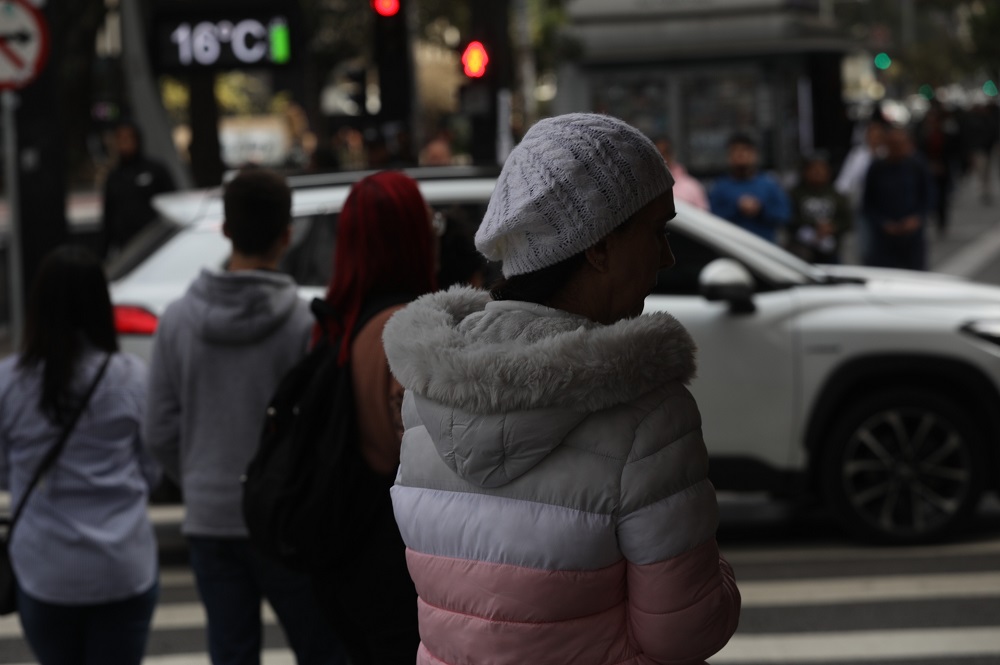 Frio avança: temperaturas caem e céu fica encoberto em São Paulo