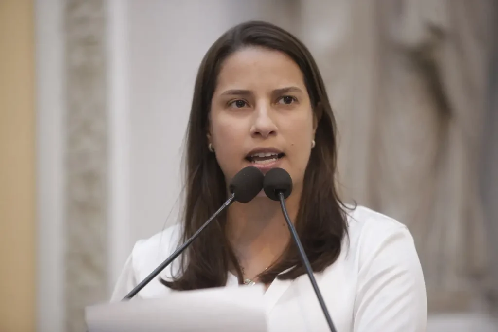 Governadora denuncia depósitos via Pix e vídeo falso; abre B.O.