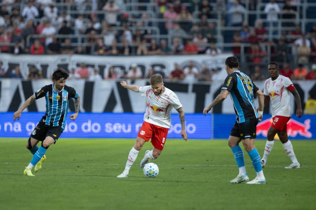 Gustavo Marques marca nos acréscimos e Bragantino supera Grêmio 1 a 0