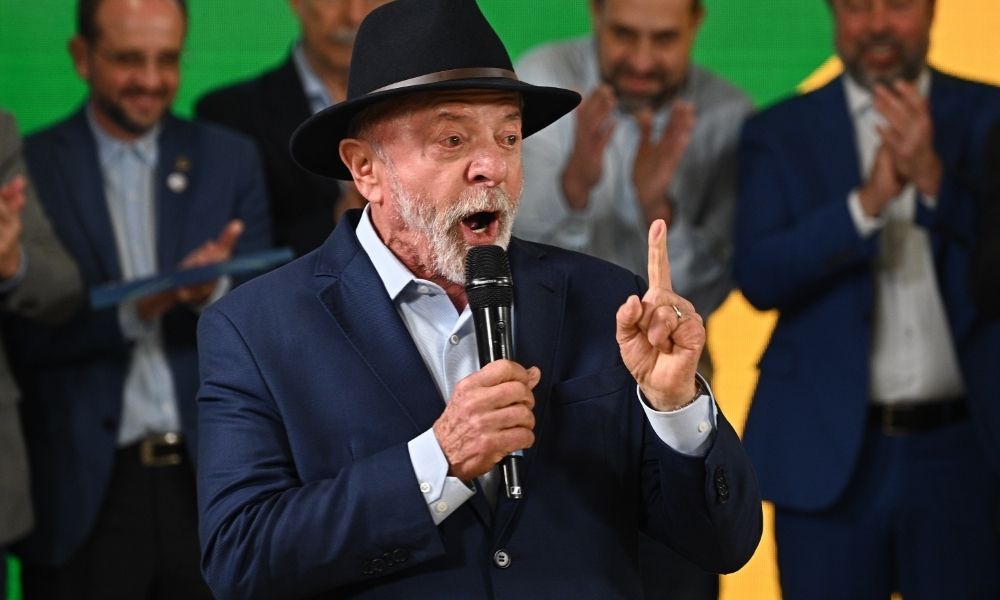 Lula enfatiza soberania e promete salto no desenvolvimento