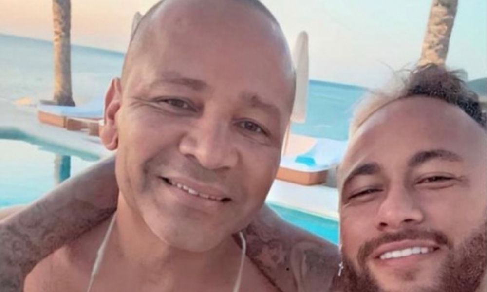 Pai de Neymar garante: atacante seguirá carreira, 'ele ama jogar'