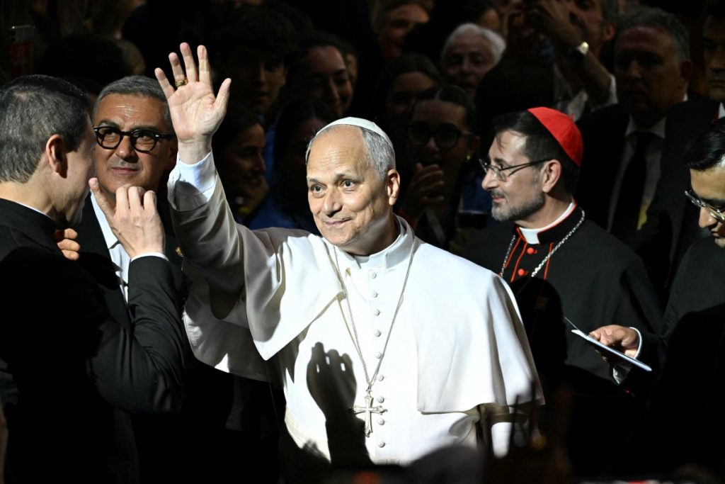Papa Leão XIV convoca diálogo e chama jovens a ser sinal de esperança
