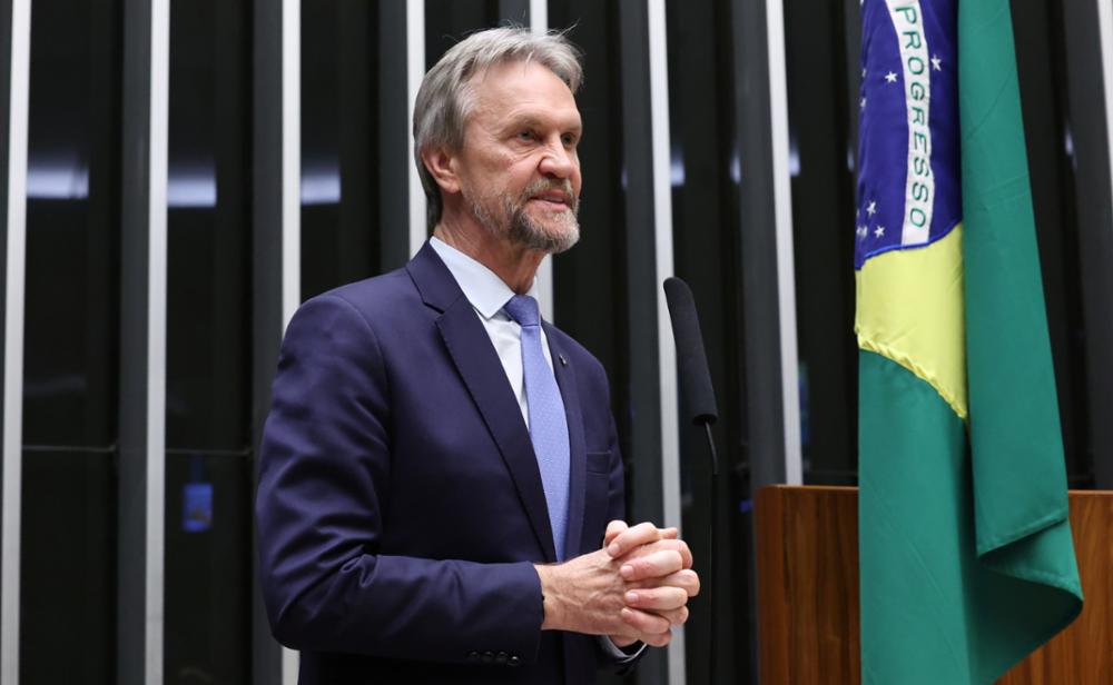 Pedro Uczai sai da UTI após AVC, continua internado em Brasília