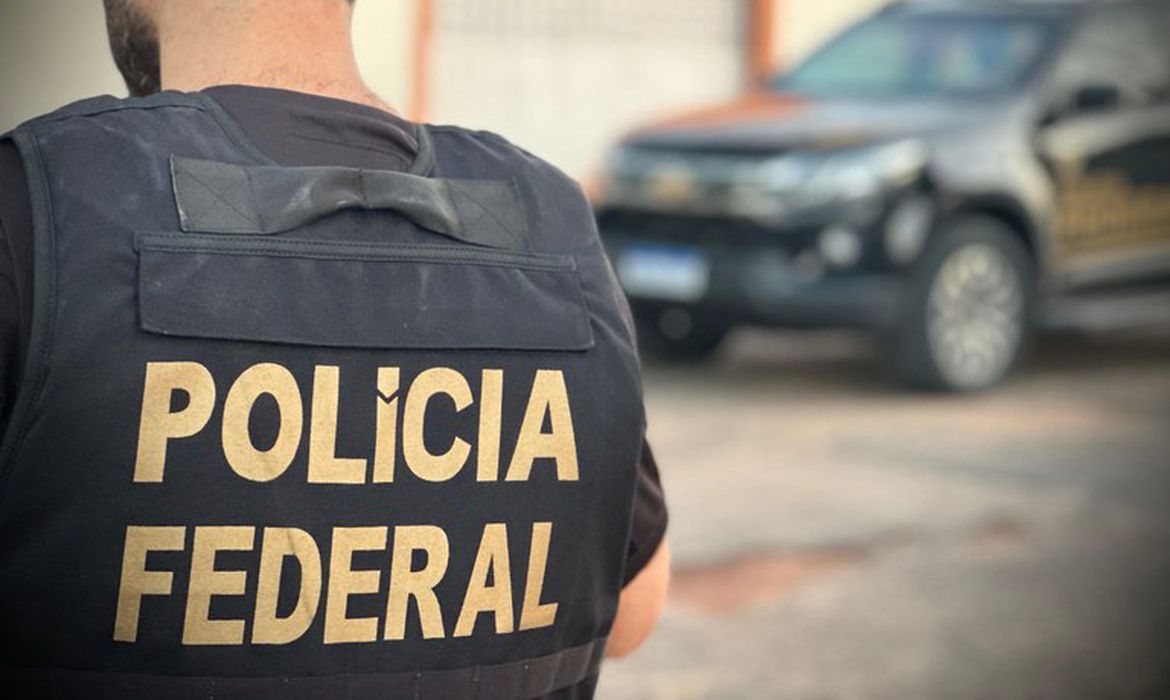 PF prende suspeito em aeroporto por golpe que fez idosa perder R$37 mi