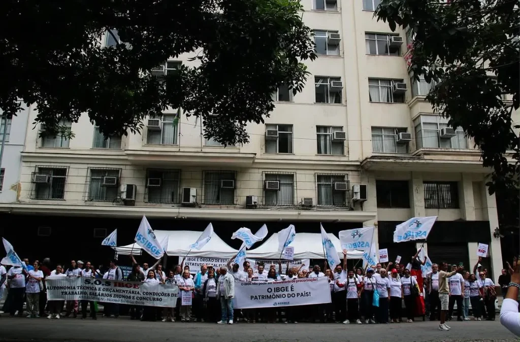 Servidores do IBGE convocam greve contra gestão de Marcio Pochmann