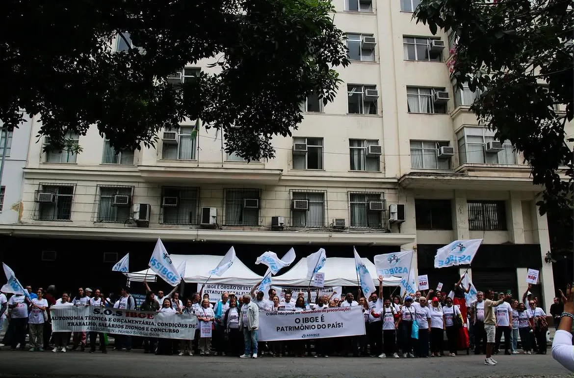 Servidores do IBGE convocam greve contra gestão de Marcio Pochmann