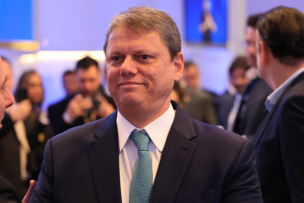 Tarcísio agradece Bolsonaro ao responder Haddad durante debate em SP