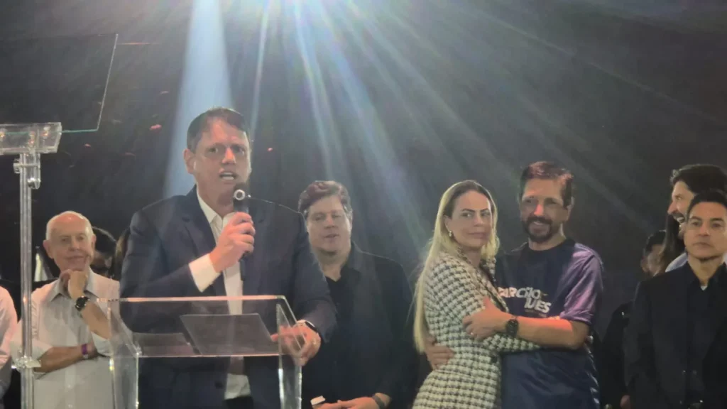 Tarcísio agradece Bolsonaro e exalta conquistas em convenção do Republicanos