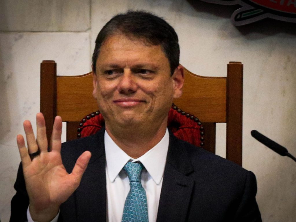 Tarcísio conquista governo de SP no 1º turno, aponta Vox Brasil