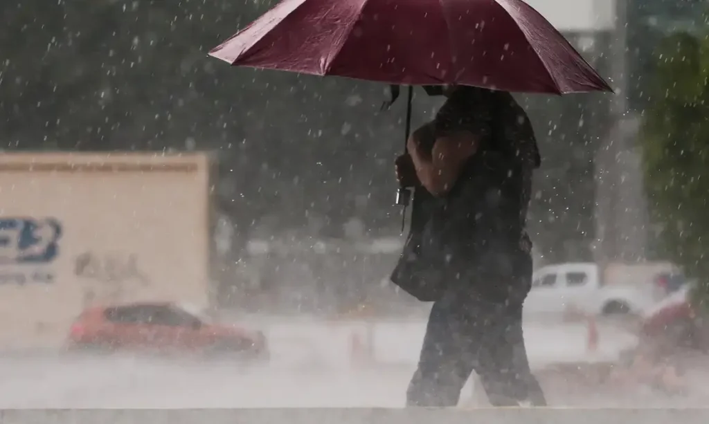 Tempestades com ventos de até 100 km/h atingem o Rio Grande do Sul
