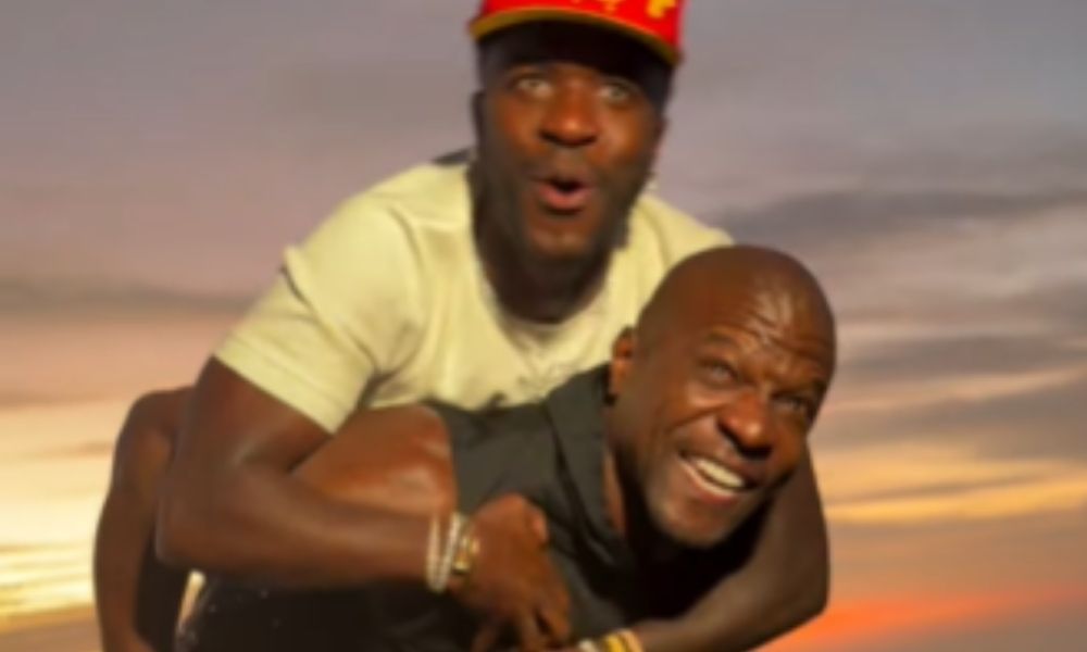 Terry Crews prova mortadela no Mercadão e elogia sabores do Brasil