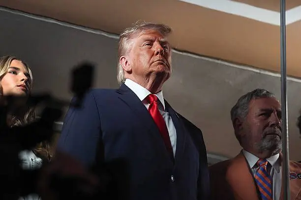 Trump suspende ataques ao Irã e exige acordo rápido