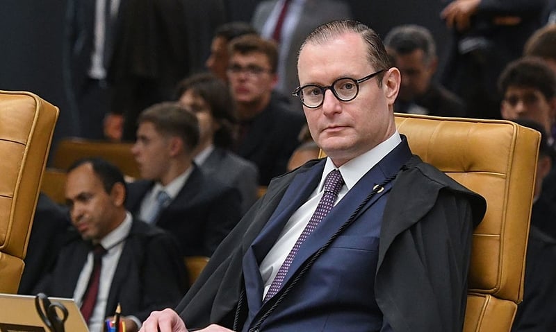 Zanin vota para derrubar lei que barra atletas trans em competições de Londrina