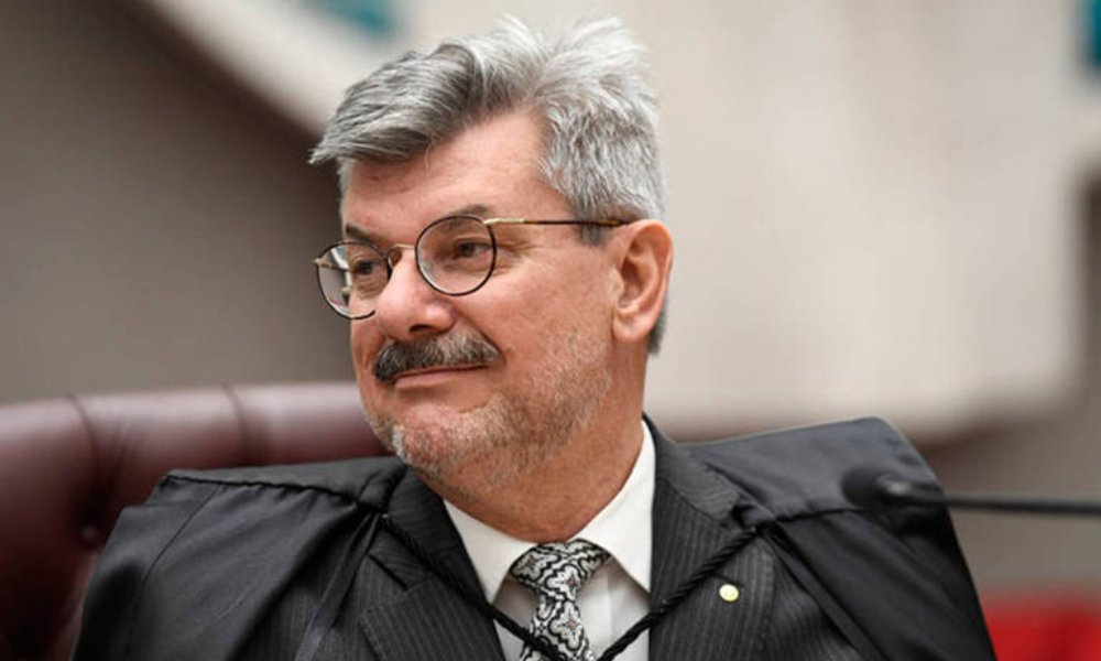 AGU pede ao STF afastamento definitivo e suspensão de pagamentos a Marco Aurélio