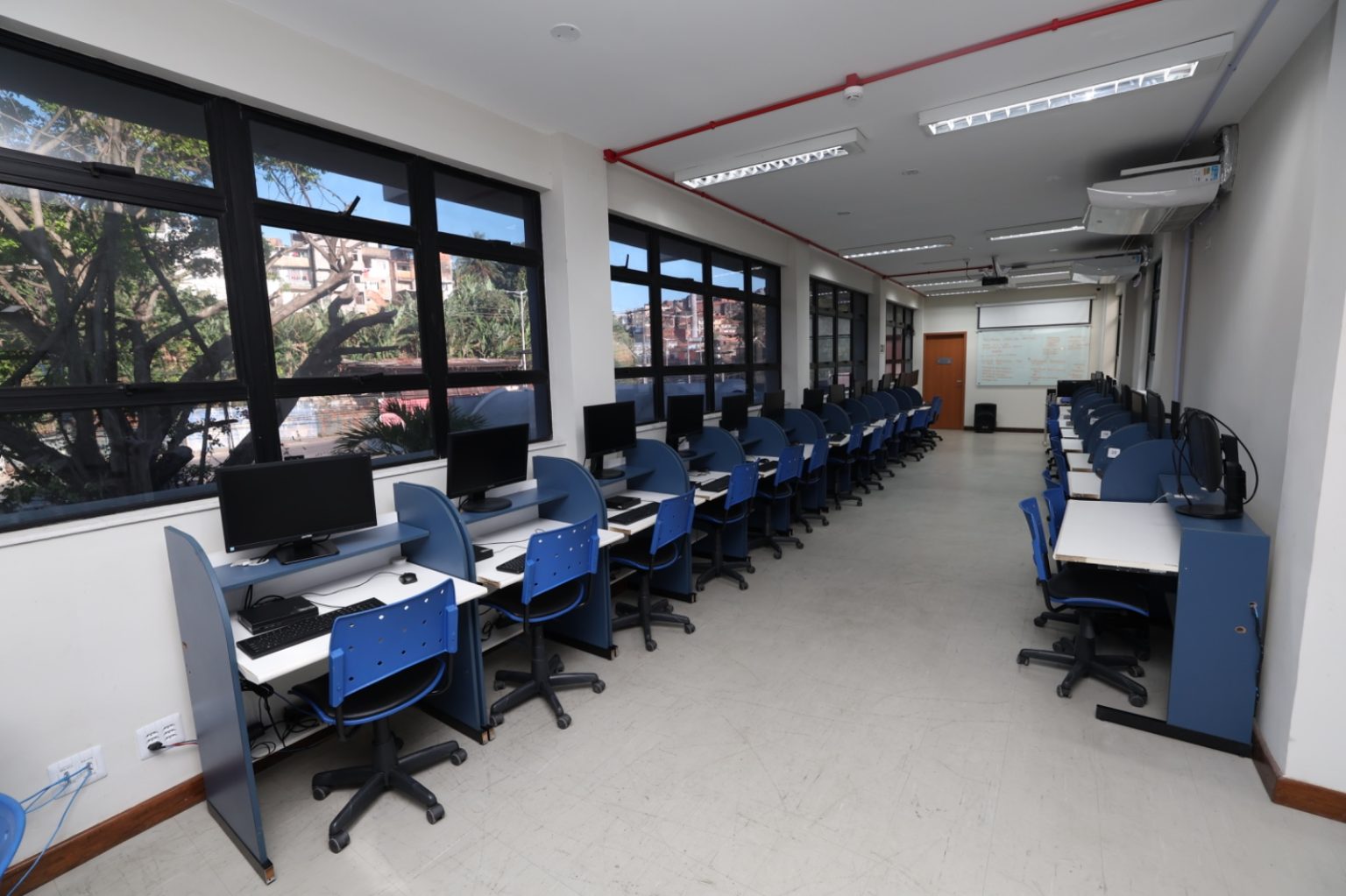 Bahia reinaugura Colégio Paulo Freire com ensino em tempo integral
