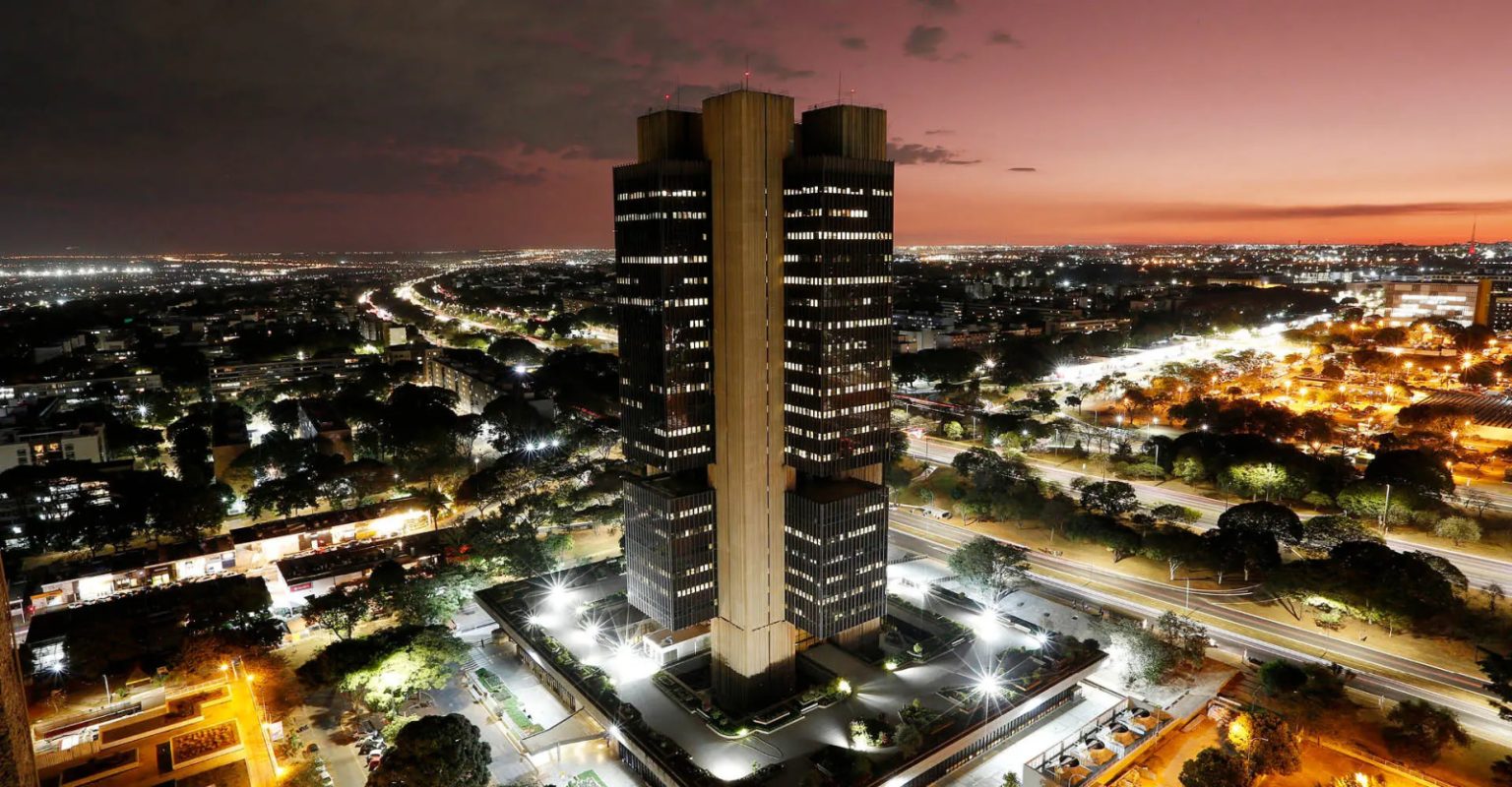 BC corta projeção do PIB 2026 para 1,8% e sinaliza desaceleração