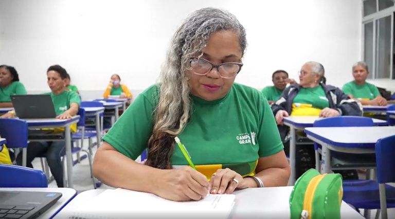 Brasil reduz analfabetismo para 4,9% em 2025, menor da série histórica