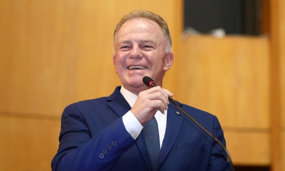 Casagrande tenta Senado após três mandatos como governador