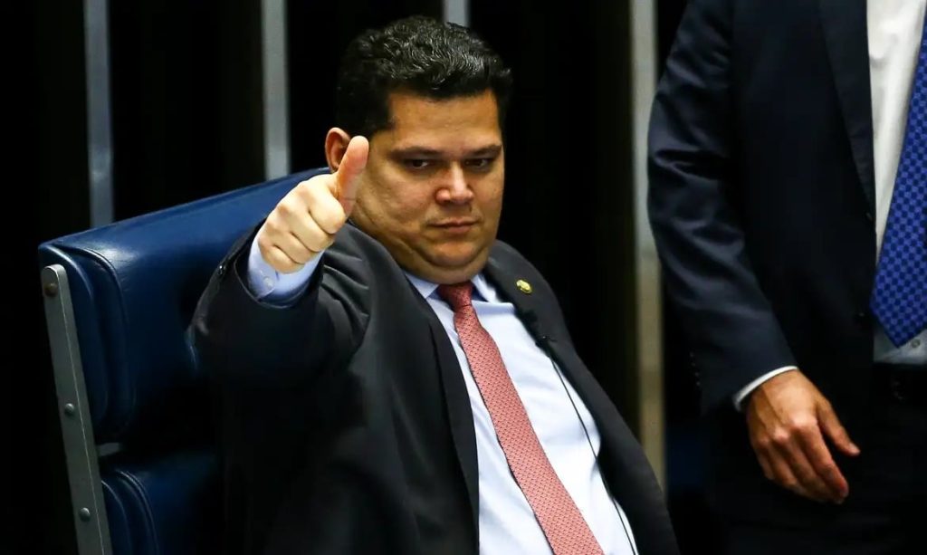 Congresso adia votação das PECs do 6x1 e da Segurança para depois de 4/10