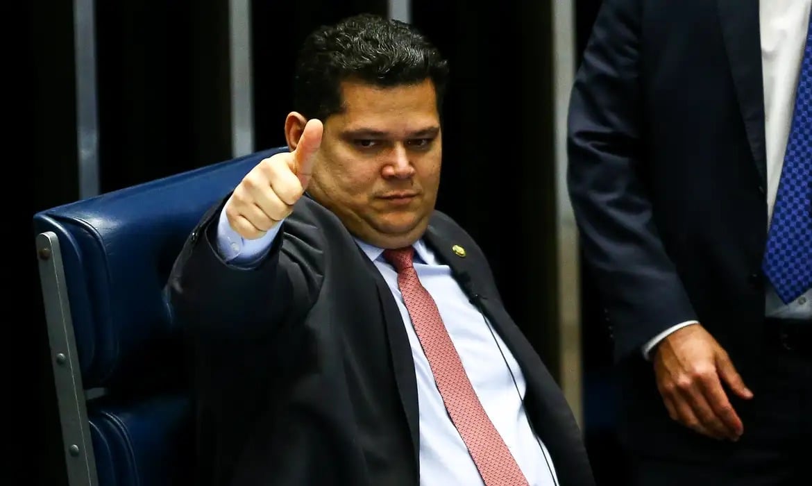 Congresso adia votação das PECs do 6x1 e da Segurança para depois de 4/10