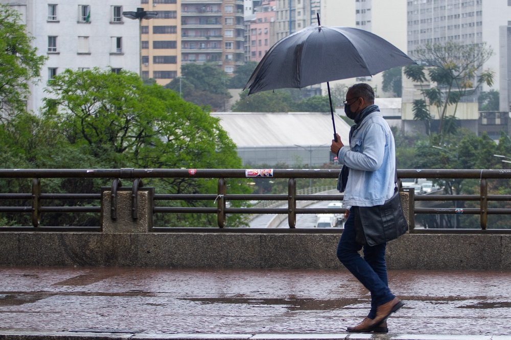 Defesa Civil renova alerta para fortes chuvas em SP; cinco mortos