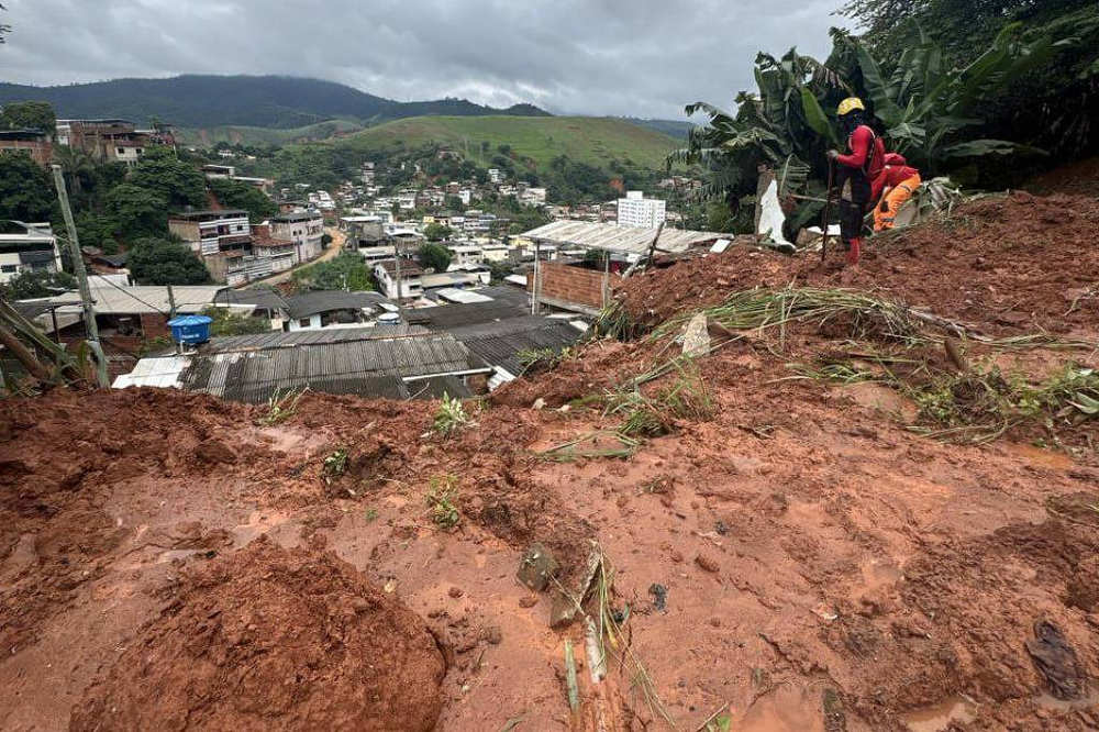 Deslizamento mata casal e criança em Ponta Grossa durante temporal