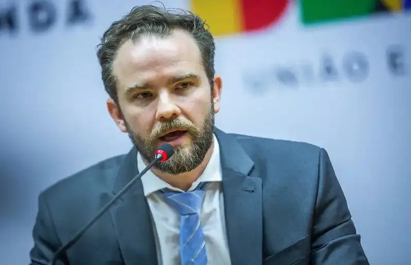 Durigan minimiza rombo de R$5,5 bi nos Correios e gera reação
