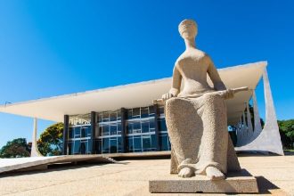 Editorial pede investigação de Alexandre de Moraes e pressiona o STF