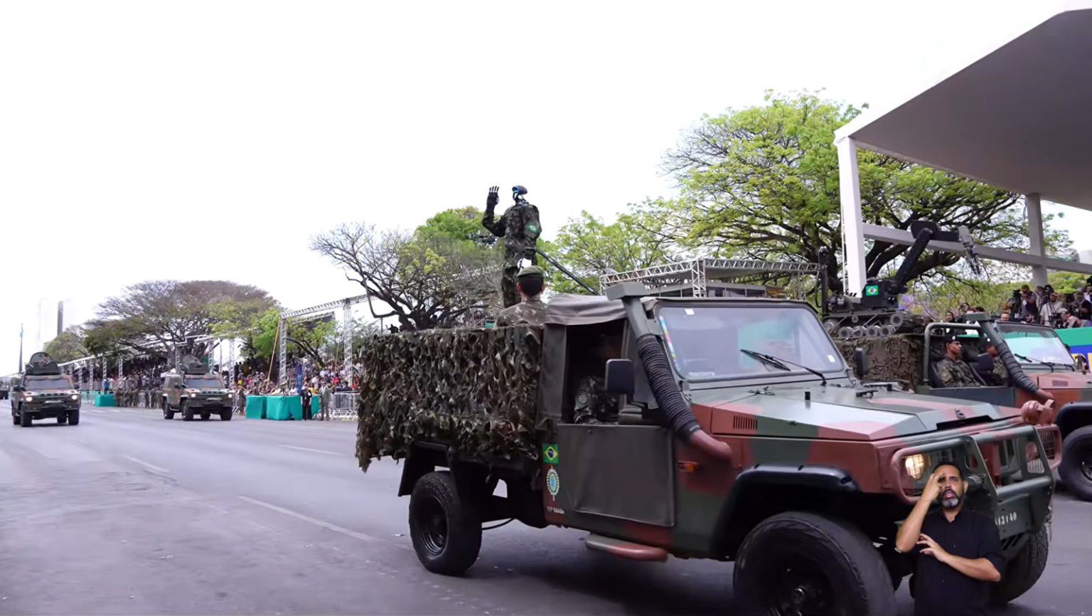 Exército leva robô humanoide Unitree G1 ao desfile; custou R$194 mil