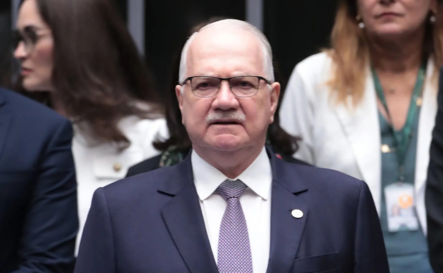 Fachin afasta pedido de Moraes e transfere investigação sobre Mendonça
