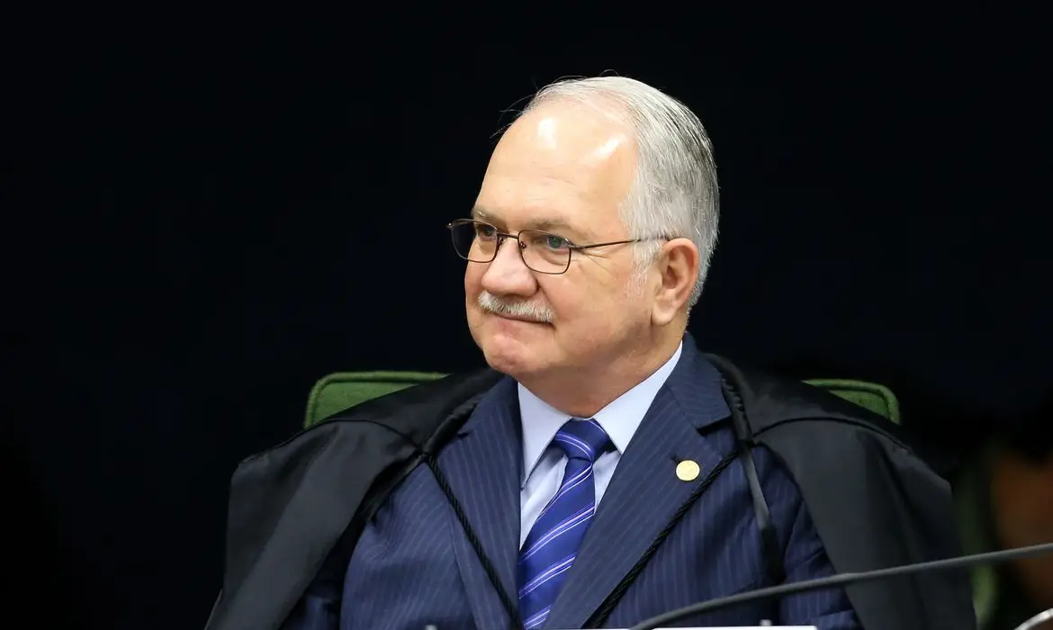 Fachin fixa 72h para Mendonça decidir sobre afastamentos na PF