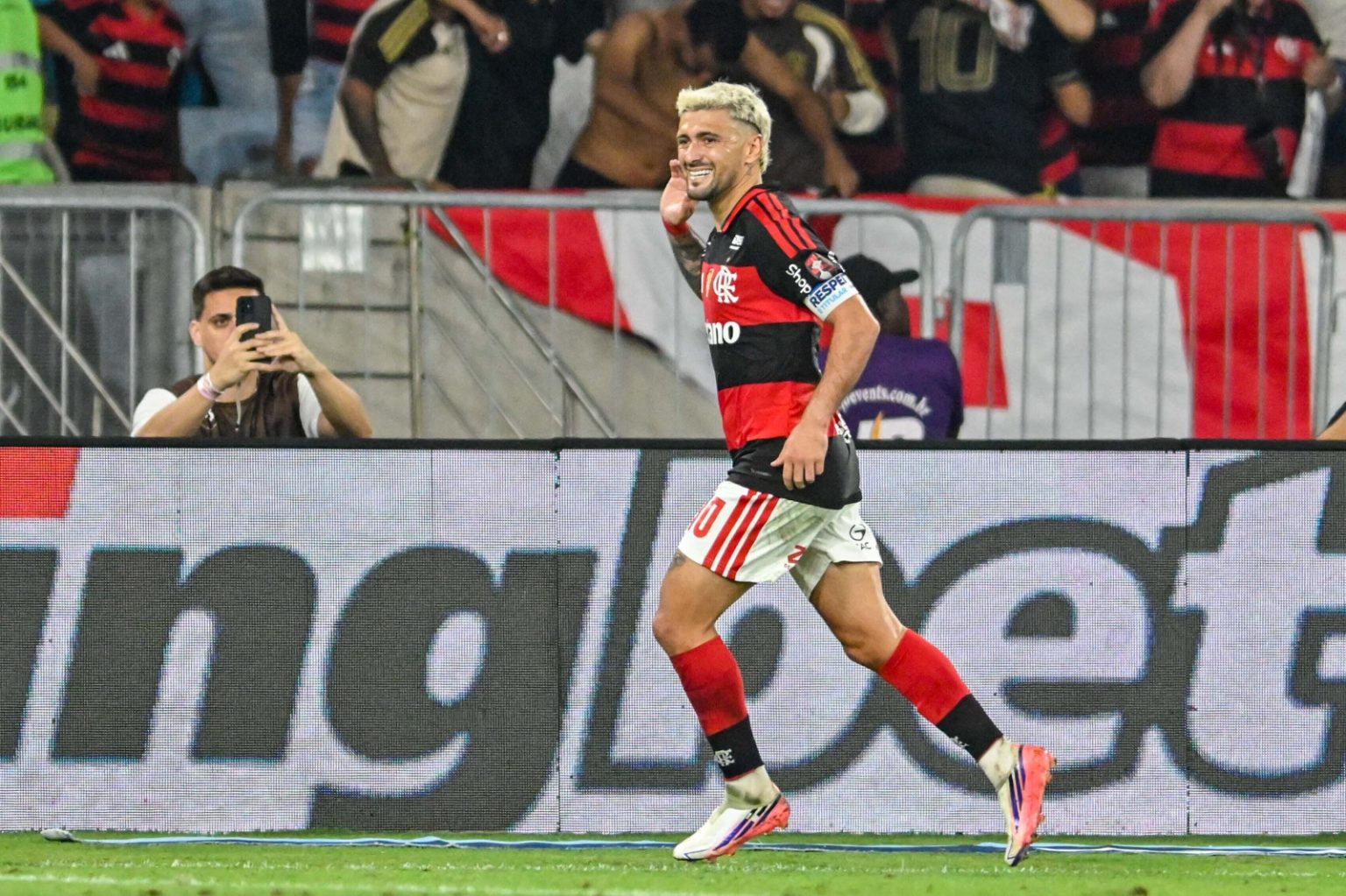 Flamengo assume liderança e amplia chances de título: 66,2%
