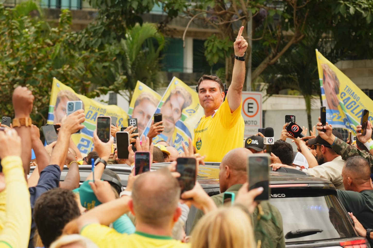 Flávio Bolsonaro conduz Motocarreata Onda 22 em Natal