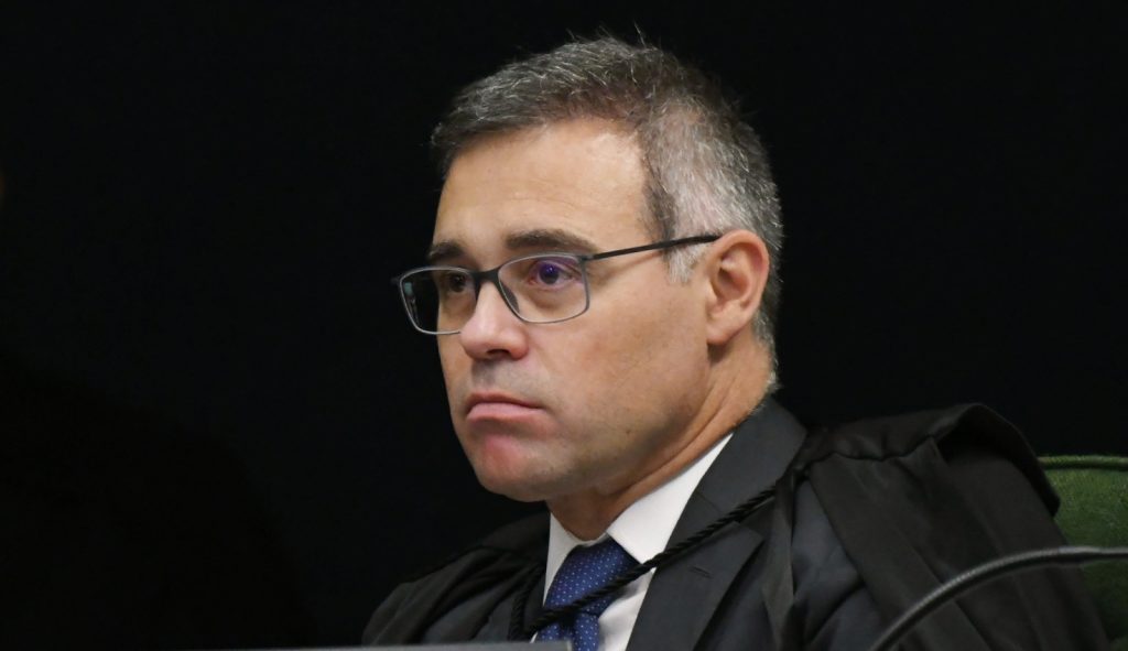 Jornal pede separar apurações de Moraes e Mendonça