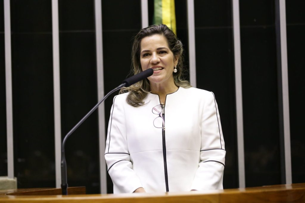 Mara Rocha busca vaga no Senado em 2026 após carreira na Câmara