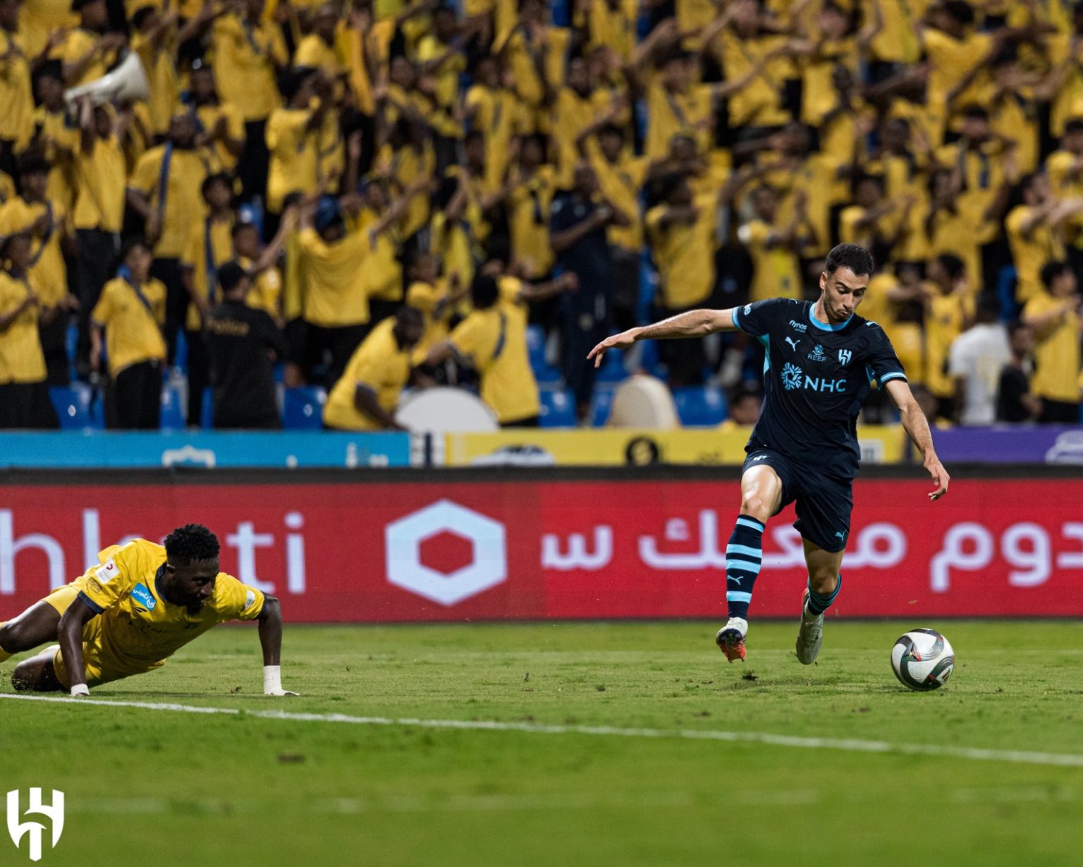 Martinelli estreia com hat-trick e guia Al-Hilal na goleada 6 a 0