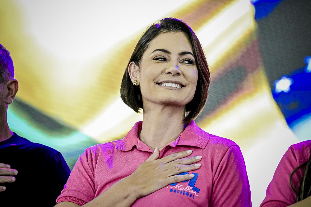 Michelle Bolsonaro tem alta após internação por enxaqueca refratária