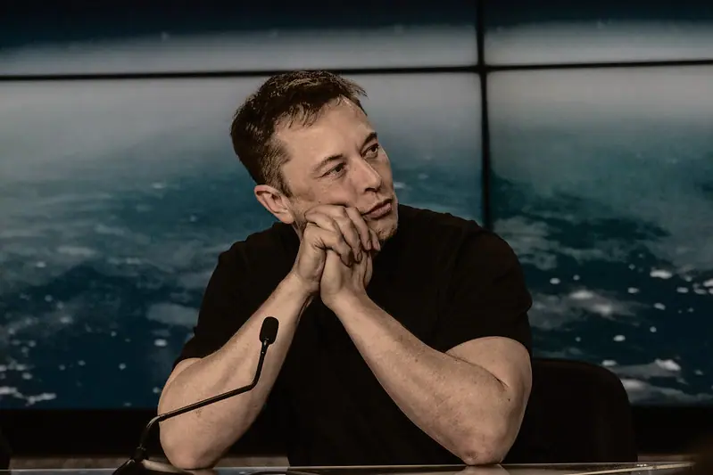 Musk reage com 'Wow' à subida de Flávio Bolsonaro no Polymarket