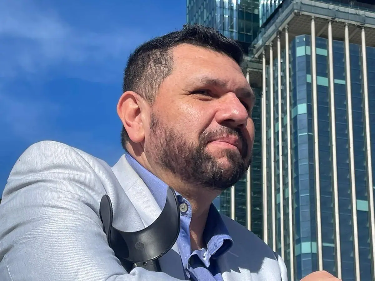 Oswaldo Eustáquio protocola candidatura a deputado federal no Paraná