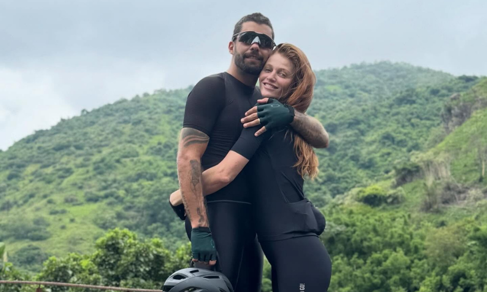 Pedro Scooby anuncia separação de Cintia Dicker; modelo se mudou