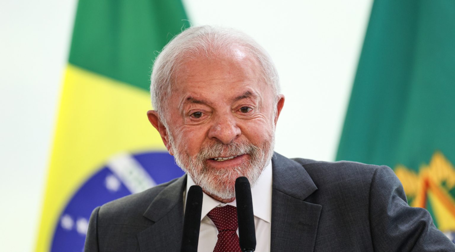Publicação aponta que lobista deu relógio de R$66 mil a assessor presidencial