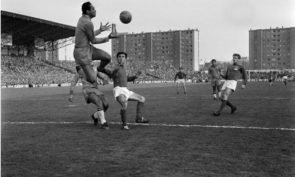 Seleção de 1958 recebe carros, relógios, casas - e até um frango