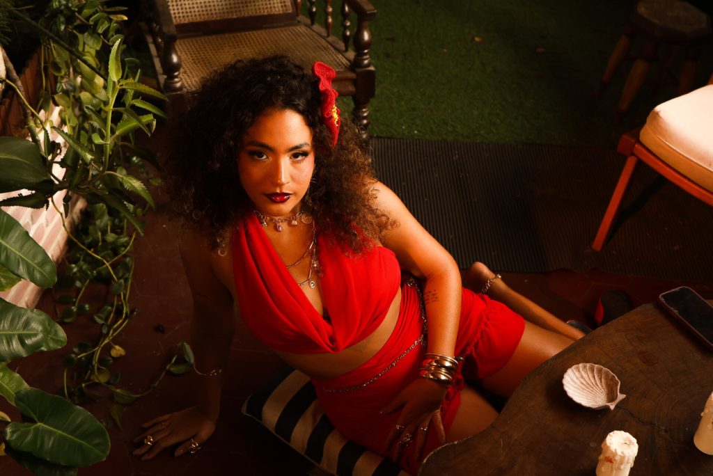 Sofia Pitta estreia álbum 'Pureza Selvagem' com MPB e ritmos baianos