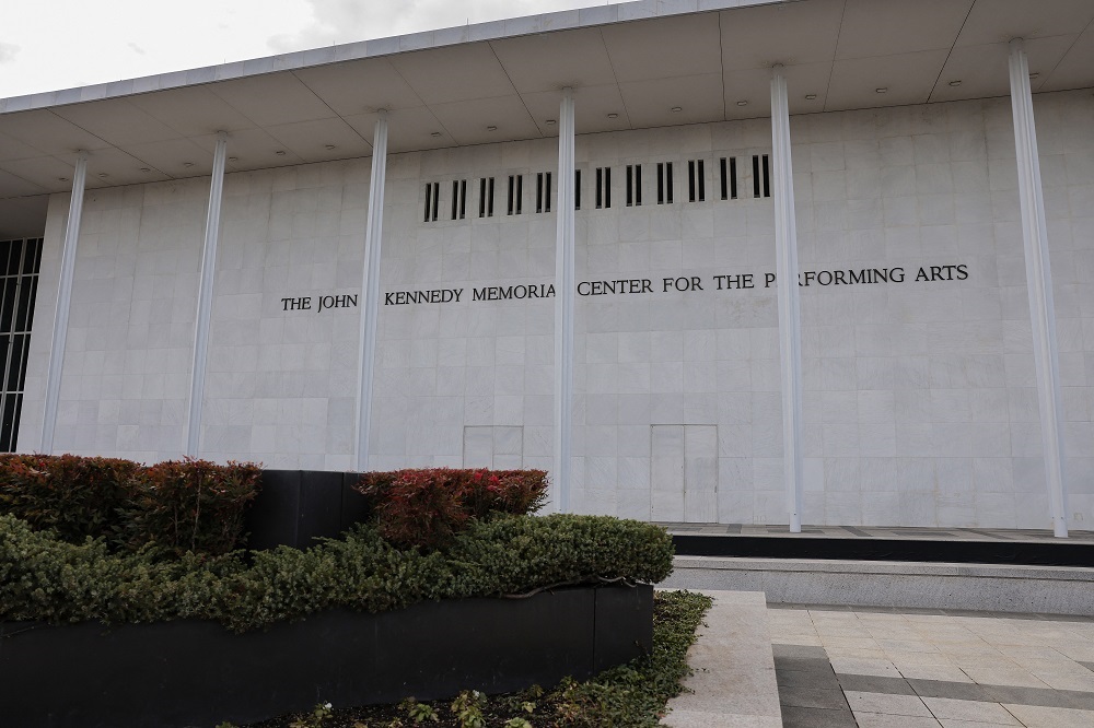 Trump fecha Kennedy Center após juiz vetar nome na fachada