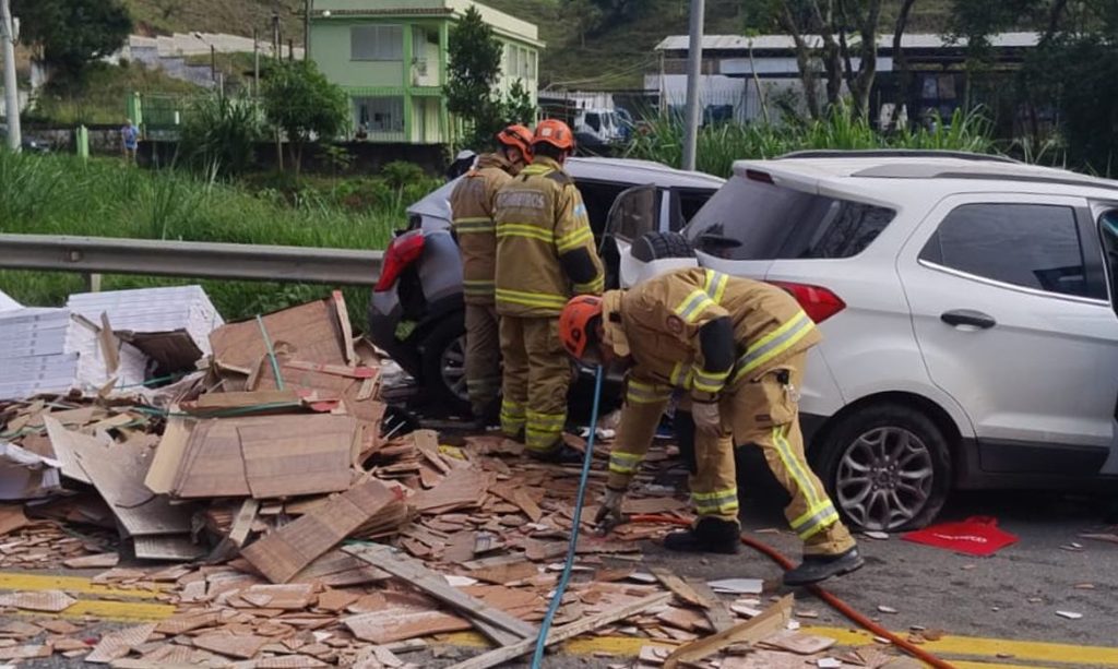 Acidente na BR-393 em Barra do Piraí mata cinco e deixa nove feridos