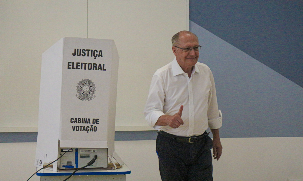 Alckmin vota na zona oeste de SP e segue agenda com Lula e Haddad