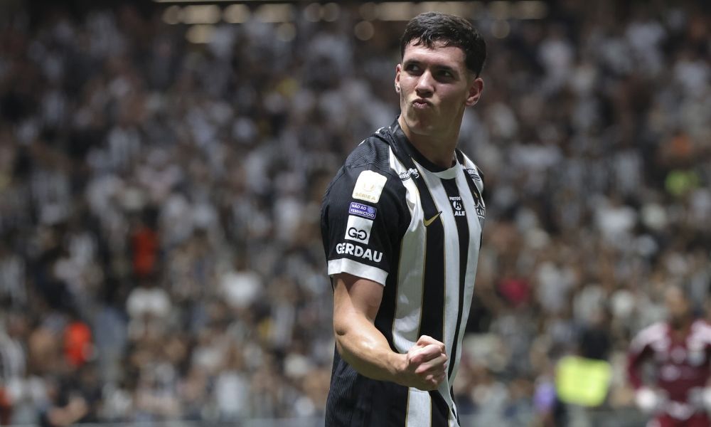 Atlético-MG vira com bicicleta de Borbas aos 51 e bate o Santos