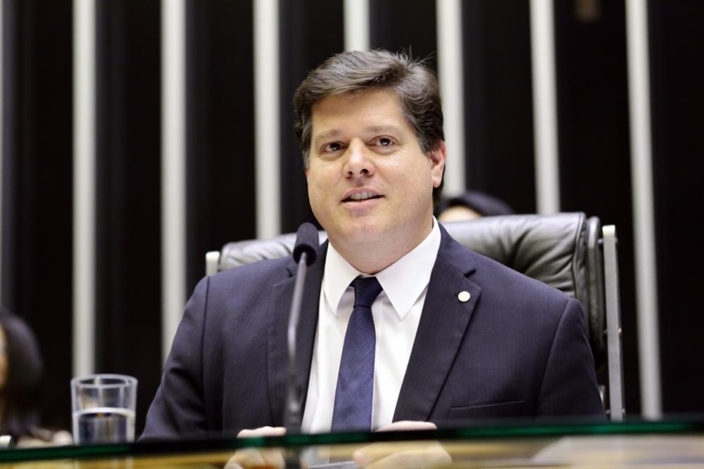 Baleia Rossi convoca emedebistas para ato pró‑Flávio Bolsonaro em SP